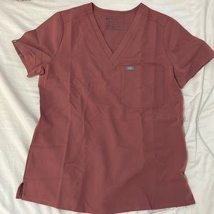 FIGS women’s Catarina one pocket scrub top in size small